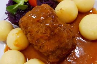 Najlepsza śląska rolada z kluskami i modrą kapustą. Te miejsca wskazali mieszkańcy