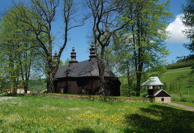 To dawna łemkowska wieś w Małopolsce. Kiedyś mieszkańcy musieli ją sprzedać