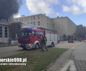 Pożar na ul. Morskiej w Gdyni. Pali się budowa hali sportowej przy Centrum Kształcenia Zawodowego i Ustawicznego