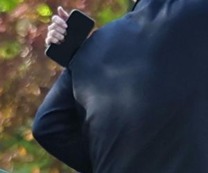 Andrzej Chyra smyra i całuje