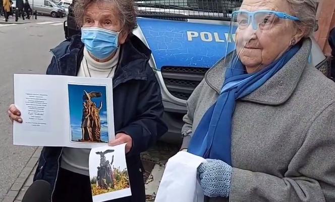 Powstańcy warszawscy na strajku kobiet 