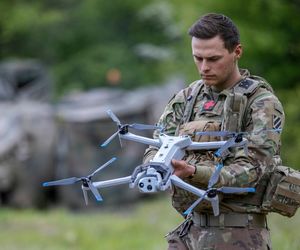  US Army chce więcej dronów oraz walki elektronicznej i to w ruchu. Rewolucja technologiczna testowana w Europie
