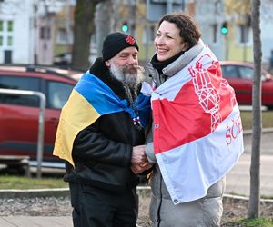 Demonstracja Trzy lata w obronie Ukrainy na pl. Solidarności