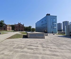 Strefa wejściowa do budynków Muzeum Śląskiego. 