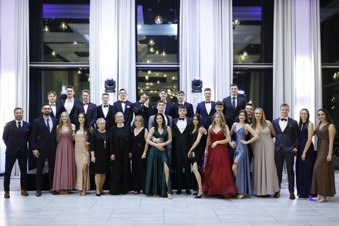 Studniówka na 34. piętrze. Bal maturalny IV LO w Gdańsku [ZDJĘCIA]