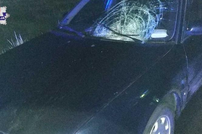 Kierowca osobówki potrącił pieszą. Kobieta nie żyje. Policja szuka świadków