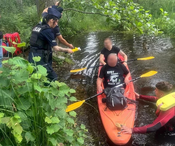 Niespodziewana kontrola. Policjanci kazali dmuchać kajakarzom