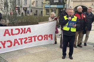 Pikieta w Kielcach przeciw zwolnieniom w MOPR