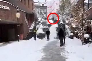 Stok narciarski w centrum Bielska-Białej. Narciarz zobaczył śnieg i oszalał