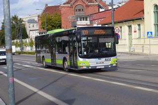 Mandaty za przejazd komunikacją bez biletu w górę. Pasażerowie „na gapę” muszą mieć się na baczności