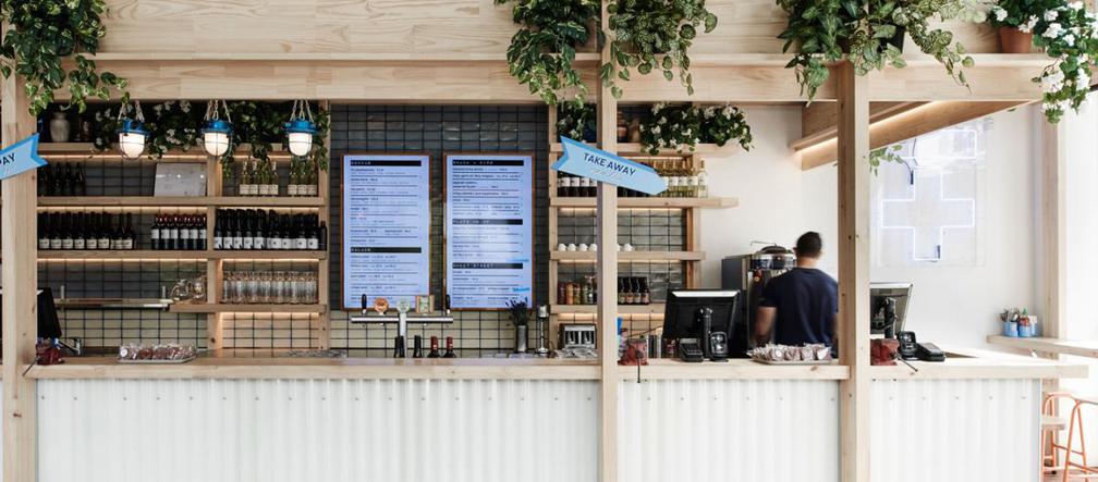 Wnętrze restauracji w stylu rustykalnym
