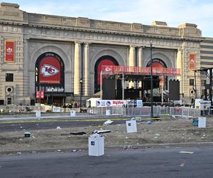 Strzelanina w Kansas po paradzie Super Bowl. 21 osób rannych, jedna nie żyje!