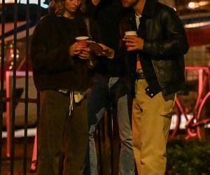 Maciej Musiał całował ukochaną na balkonie