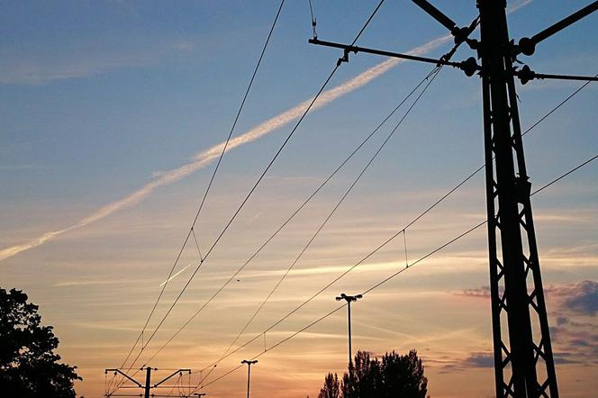 Trakcja tramwajowa doskonale wpisuje się w kadr