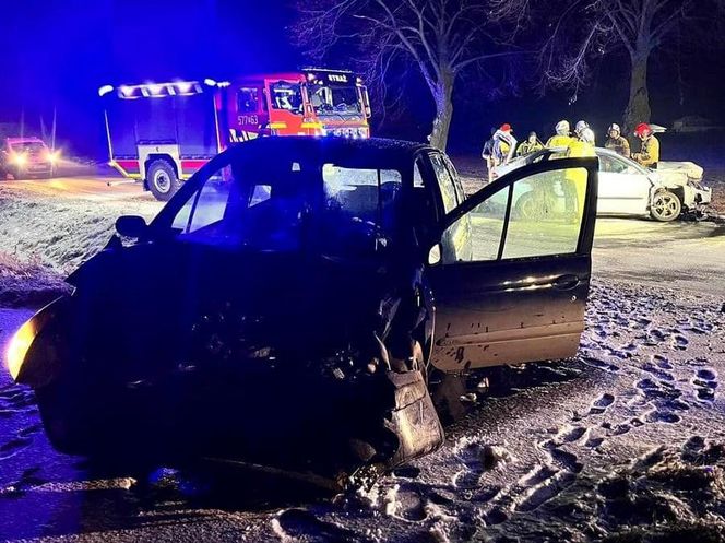 Wypadek na ośnieżonej drodze w powiecie rawickim