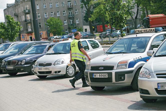 Służbową bryką po pączki