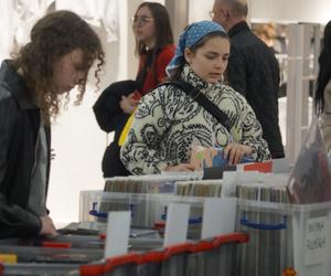 Zimowy Kiermasz Płyt Winylowych w Bydgoszczy. Czarne krążki przyciągnęły tłumy! 