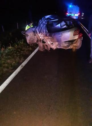 Zmasakrowane auto pod Płockiem! Umierał na ich oczach, ale nie poddali się (ZDJĘCIA]