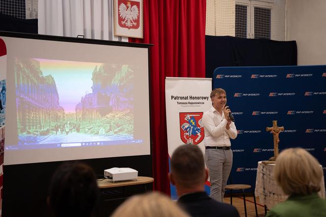 Rozpoczęcie roku szkolnego w siedleckiej "Kolejówce" było obchodzone w tym roku z wyjątkową pompą, bo połączono je z drugą uroczystością