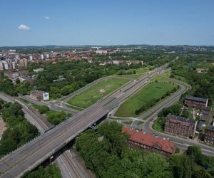 Bytom. Wiadukt na al. Jana Pawła II w fatalnym stanie. Drogowcy zamykają jezdnię