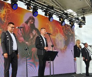 Bayer Full na pielgrzymce