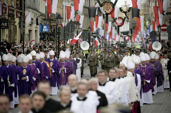 Rocznica pogrzebu Lecha i Marii Kaczyńskich na Wawelu