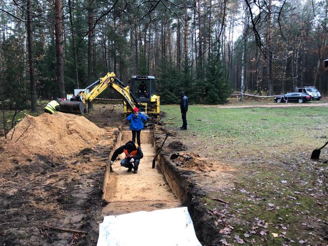 Ludzkie szczątki, łuski i elementy garderoby. Śledczy IPN odkryli mogiłę ofiar Treblinki [ZDJĘCIA]