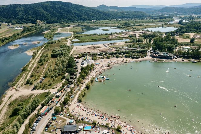 „Mała Chorwacja” leży w Małopolsce. Niepozorna wieś co roku przyciąga tłumy turystów 