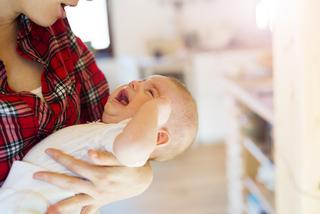 Dlaczego niemowlę płacze? Poznaj przyczyny płaczu dziecka