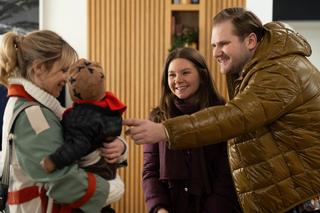 	Na dobre i na złe odc. 913. Gloria (Aleksandra Grabowska), Mojżesz (Rita Shalanyuy), Marlena (Agata Grzymała), Dawid (Robert Czerwiński)