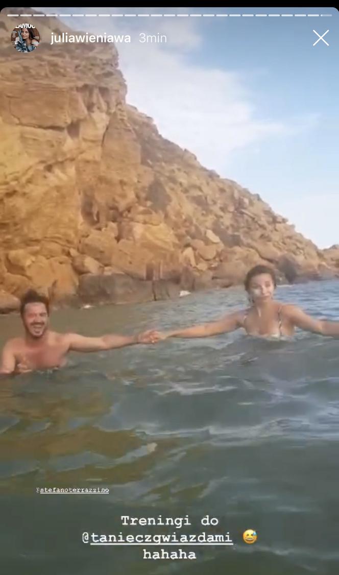 Julia Wieniawa  ćwiczy na mokro