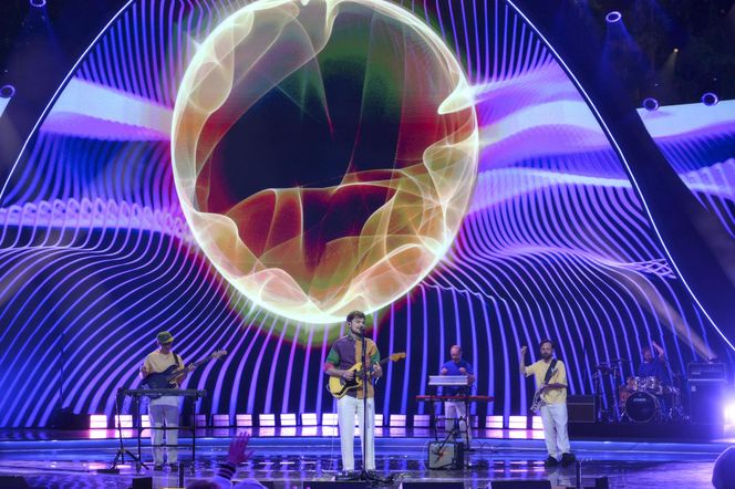 Był kelnerem w Sopocie, teraz zachwycił na Polsat Hit Festiwal 2025 w tym samym mieście. Wiktor Dyduła święci triumfy