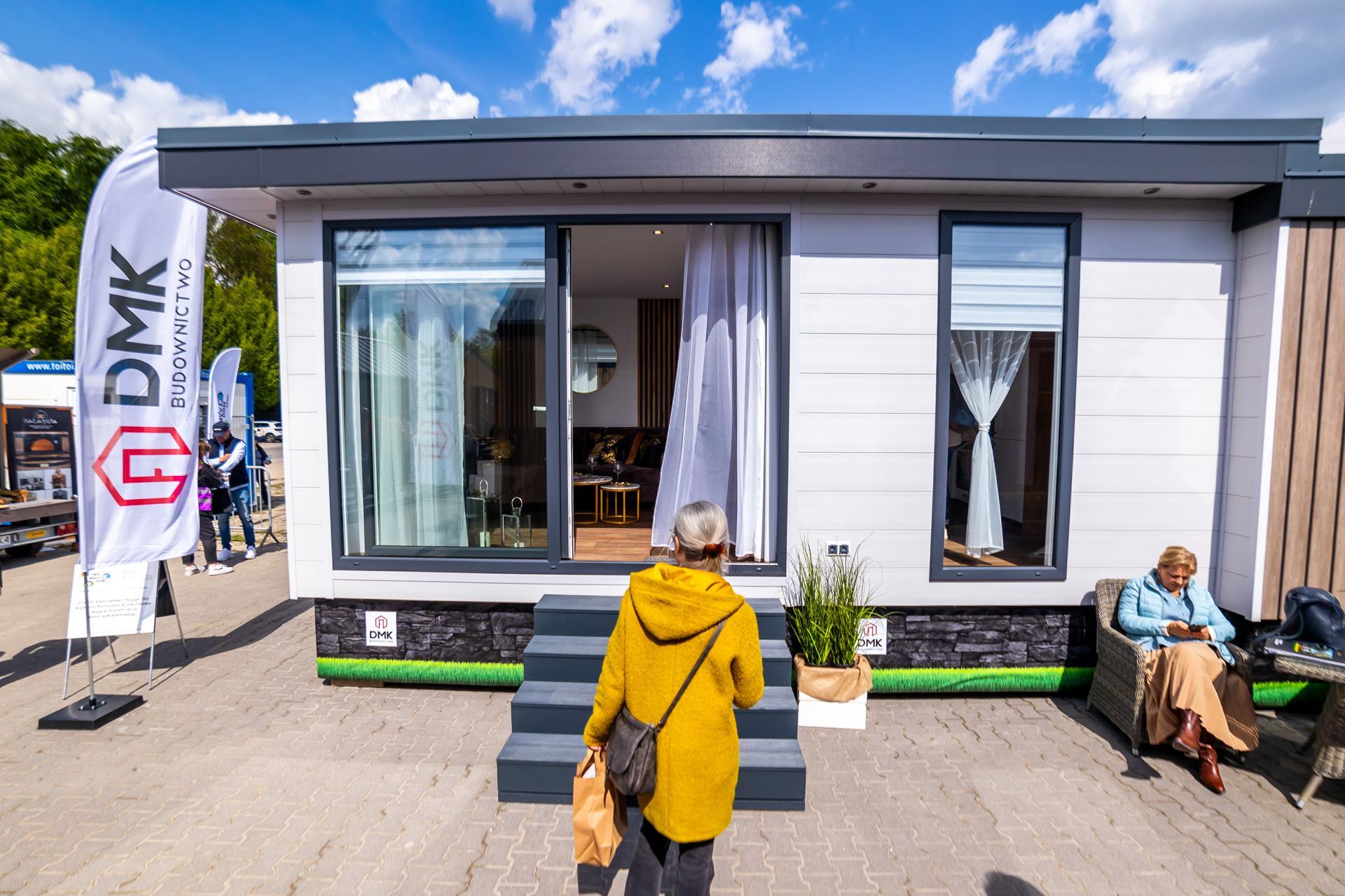 Małe domki, domy mobilne, tiny house, domy na kółkach 2024