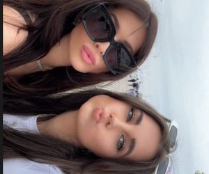 Julia Antoszkiewicz, Roksana Węgiel