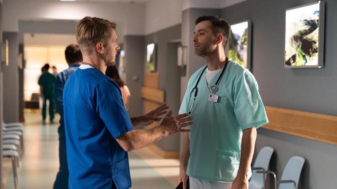 Na dobre i na złe odc. 803 - opis, streszczenie: Beger awanturuje się w szpitalu o pomoc dla chorego chłopca 