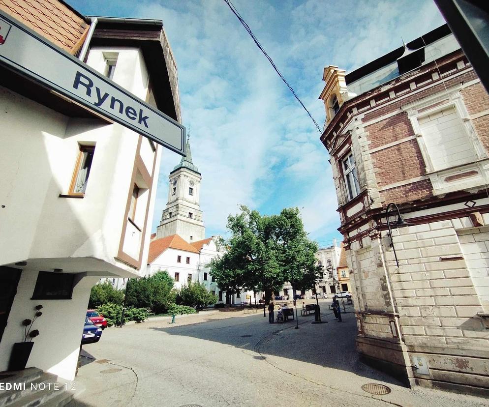 Rynek i mury miejskie w Byczynie w woj. opolskim