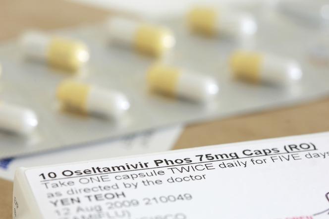 Tamiflu: lek na grypę AH1N1 - dawkowanie. Kto powinien brać tamiflu?