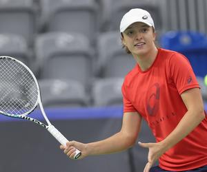 O której gra Iga Świątek mecz dzisiaj WTA Stuttgart Polka czeka na zakończenie tego spotkania! Iga Świątek - Pliskova O której godzinie mecz?