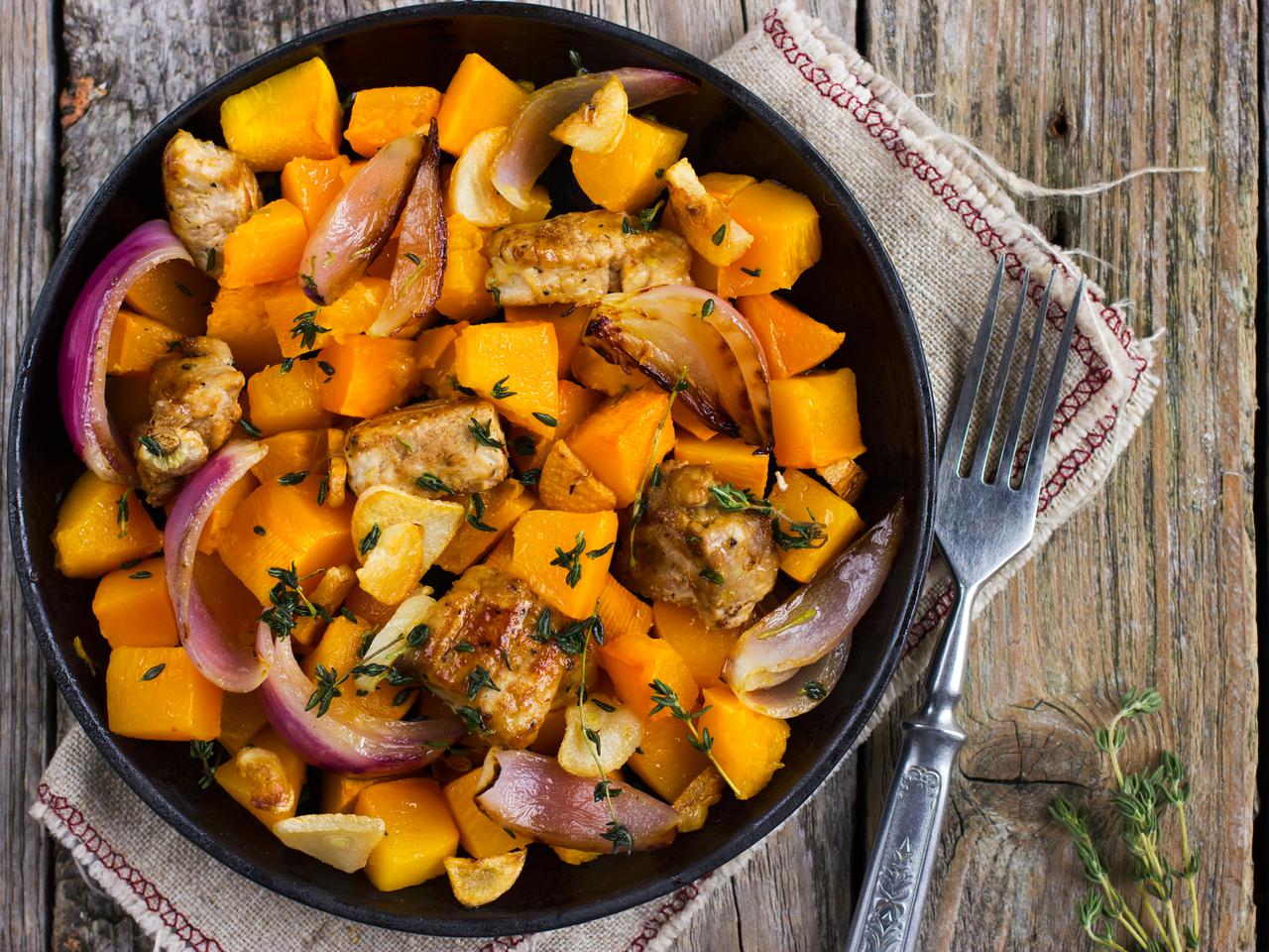 Pikantny kurczak z dynią z patelni w mniej niż 30 minut