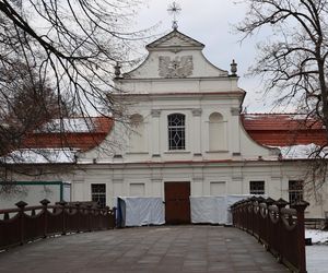 Kościół pw. św. Jana Nepomucena w Zwierzyńcu. Tak „kościół na wodzie” prezentuje się zimą