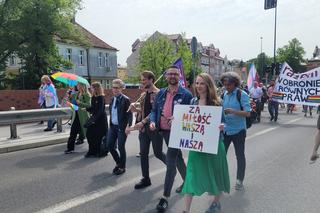 Marsz Równości w Olsztynie 2023. Barwna parada przeszła ulicami miasta