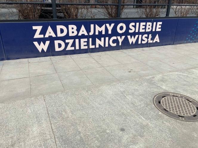 Zakaz picia alkoholu nad Wisłą: Mieszkańcy zapominają, miasto dobitnie przypomina