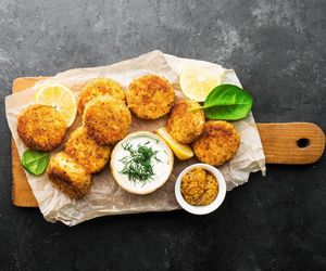 Biorę ziemniaki i jajka. Tymi chrupiącymi wege kotlecikami zajada się cała rodzina 