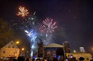 32. Finał WOŚP w Zielonej Górze. Najpierw koncerty a później Światełko do Nieba - tak się bawili zielonogórzanie