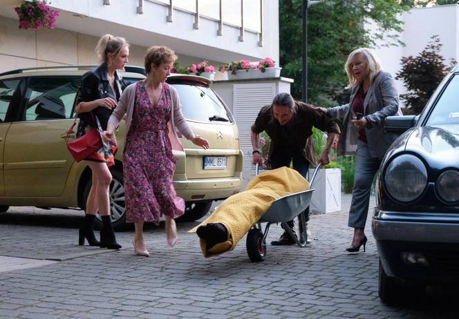 Królestwo kobiet odc. 1. Wera (Aleksandra Adamska), Marian (Rafał Maćkowiak), Gabi (Gabriela Muskała), Ineza (Krystyna Janda)