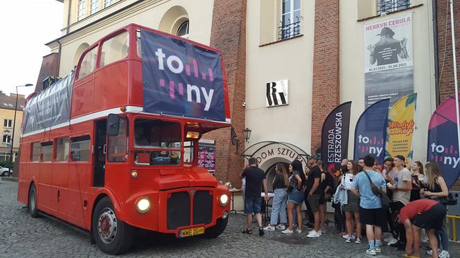 Festiwal Tony. Before zaliczony! Do TONobusa ustawiały się kolejki