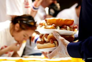Dziś 4 lipca, ŚWIATOWY DZIEŃ HOT DOGA! 50 Hot Dogów w 10 minut? To możliwe! WIDEO i PRZEPIS