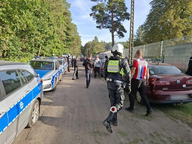 Ze stadionu prosto do celi! Kibice odpalili race i petardy!