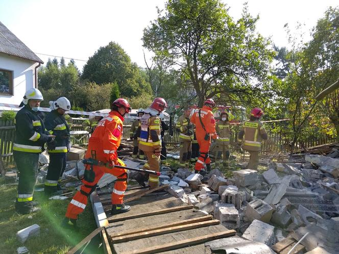 Wybuch gazu w domu jednorodzinnym. Pod gruzami strażacy znaleźli ciało kobiety