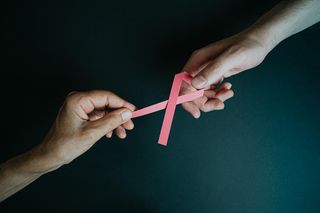 Gwiazdy muzyki, które przezwyciężyły raka piersi. Oto niezwykłe historie ikon